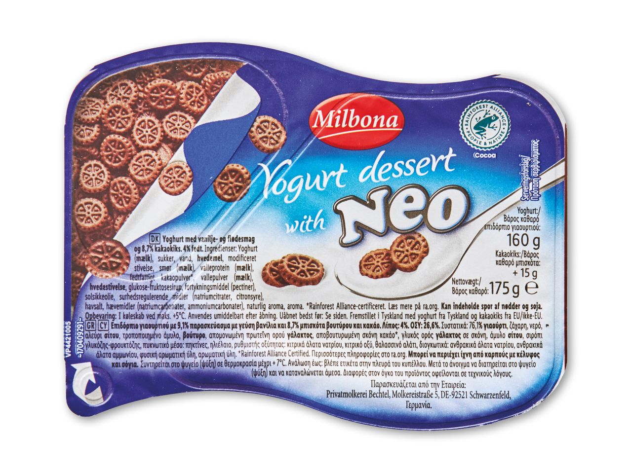Yoghurt dessert med vanilje- og flødesmag og kakaokiks i en blå beholder.