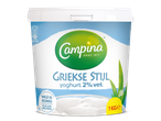 Griekse stijl yoghurt 2% vet in een witte emmer van 1 kg, mild en romig, rijk aan proteïne.