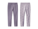 Zwei Paar lila Leggings, eines schlicht und eines mit Katzenmuster.