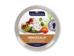 Rund beholder med hønsesalat, pyntet med sprød bacon og grønt, med teksten 'HØNSESALAT Klassisk pålægssalat 250 GRAM'.