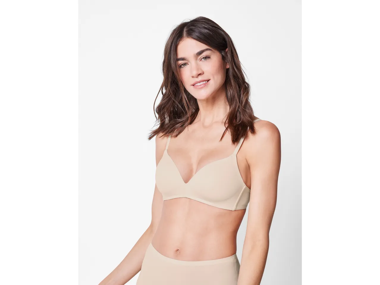 Esmara® Soft-BH u bež boji na ženskom modelu.