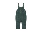 En mørkegrøn strikket baby-overall med knapper.