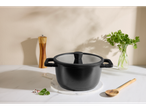 Panela de alumínio Silvercrest® com tampa, colher de pau, moedor de pimenta e salsa.