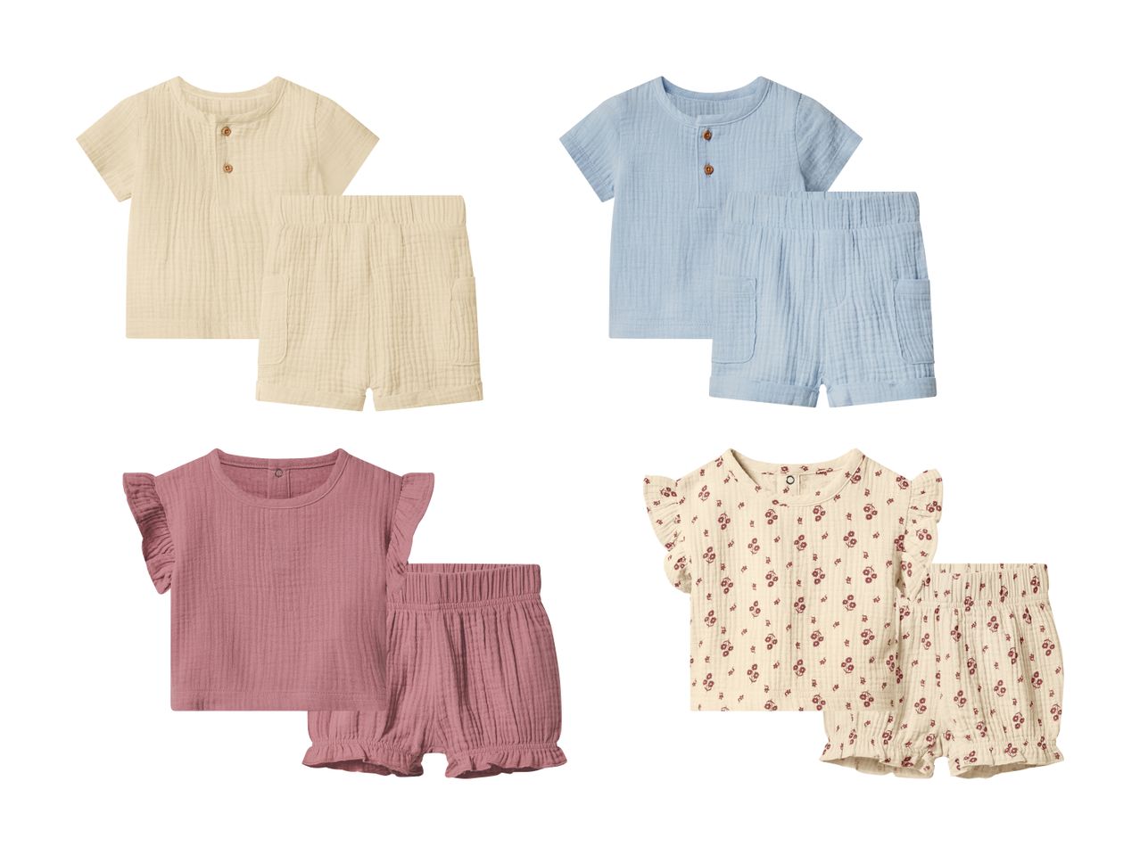 Fire sæt baby- og børnetøj i musselin: to ensfarvede sæt (beige og blå) og to sæt med flæser (rosa og blomstret).