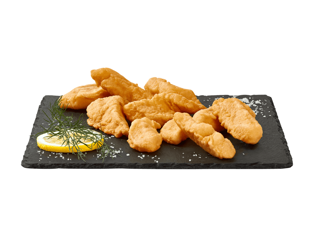 Frittierte Fischstücke mit Zitrone und Dill auf einer dunklen Schieferplatte.