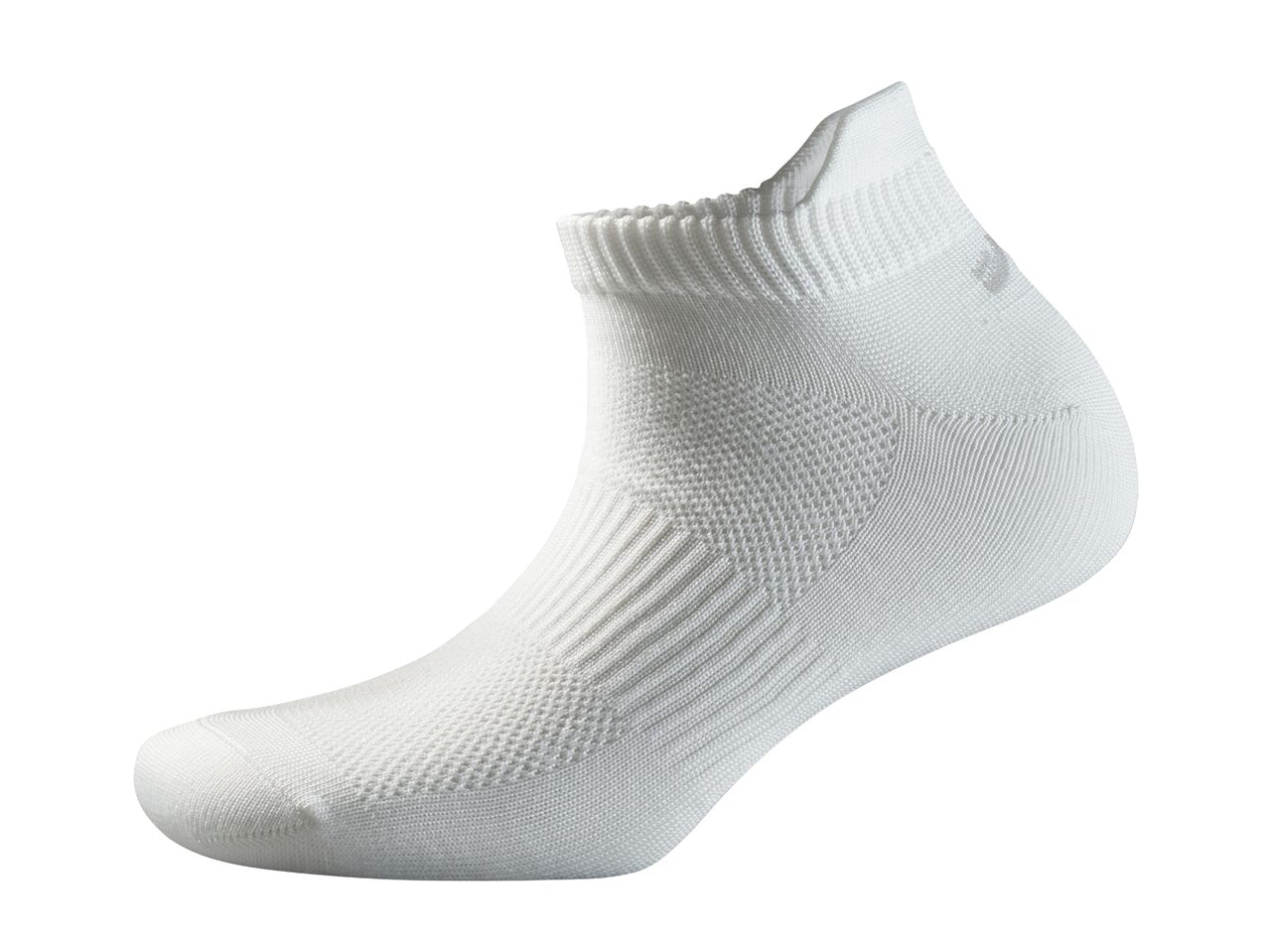 White ankle sock with textured knit patterns