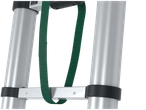 Parkside® Alu-Teleskopleiter: Detaliu al unui stâlp telescopic din aluminiu cu o curea verde.