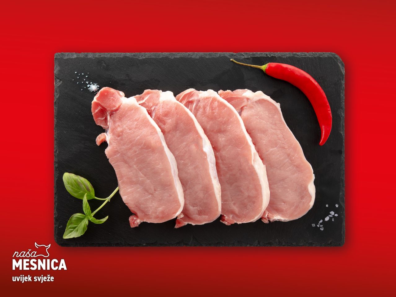 Slike svježeg mesa na crnoj podlozi s crvenom paprikom i bosiljkom. Naša Mesnica - uvijek svježe.