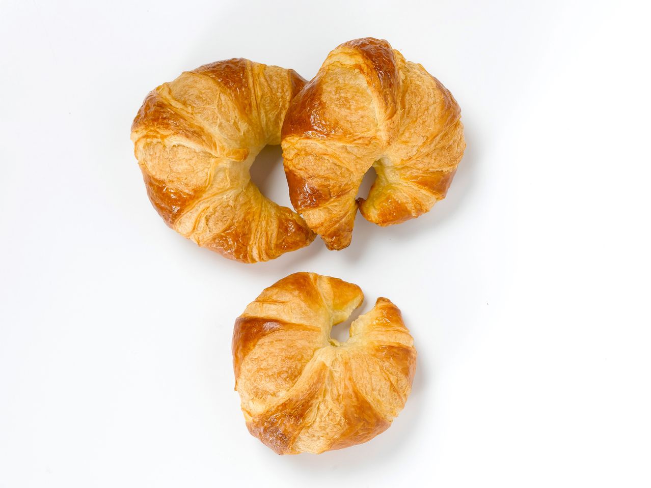 Deux croissants et un mini croissant.
