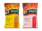 To poser cashewnødder og peanuts: karamelliserede med honning og salt, og ristede med chilisauce.