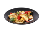 Crepes com maçã e framboesas, polvilhadas com açúcar de confeiteiro.