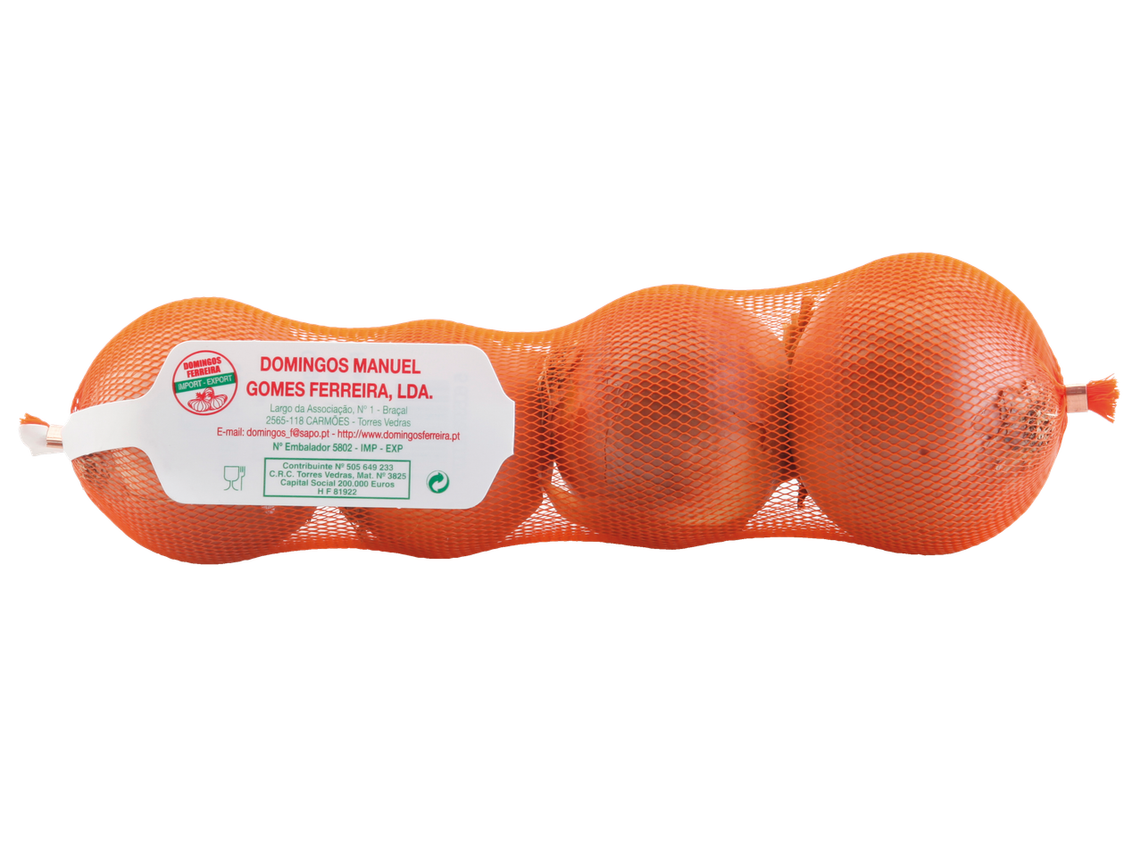 Um saco de rede de cebolas com um rótulo da Domingos Manuel Gomes Ferreira, Lda.