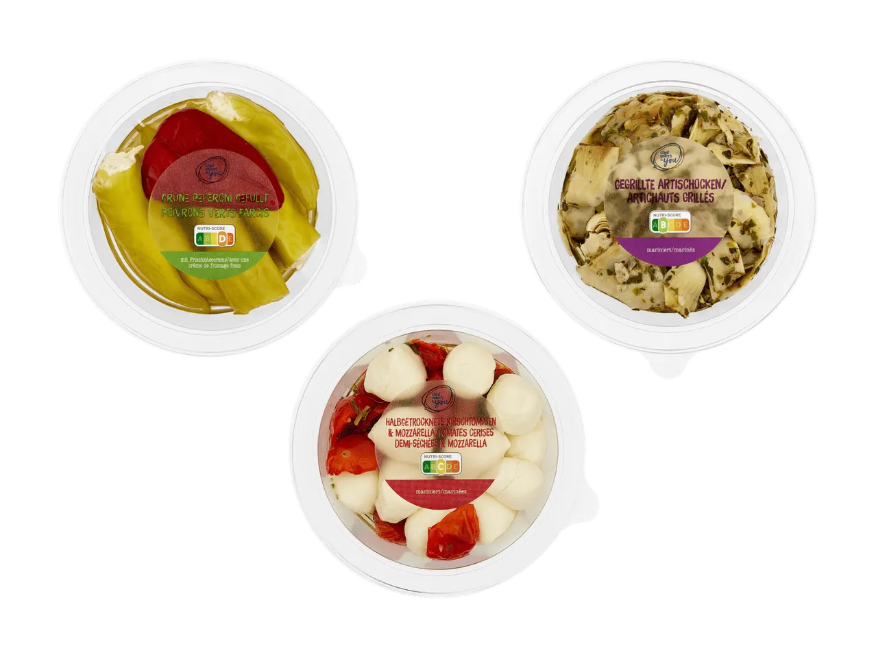 Trois barquettes de poivrons farcis, tomates cerises et mozzarella, et poivrons grillés.