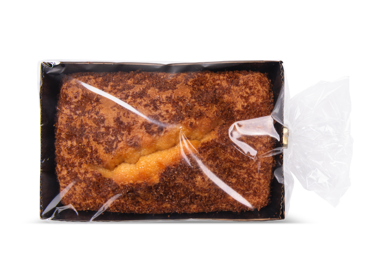 Een verpakte cake met kaneelsuiker, van bovenaf gezien.