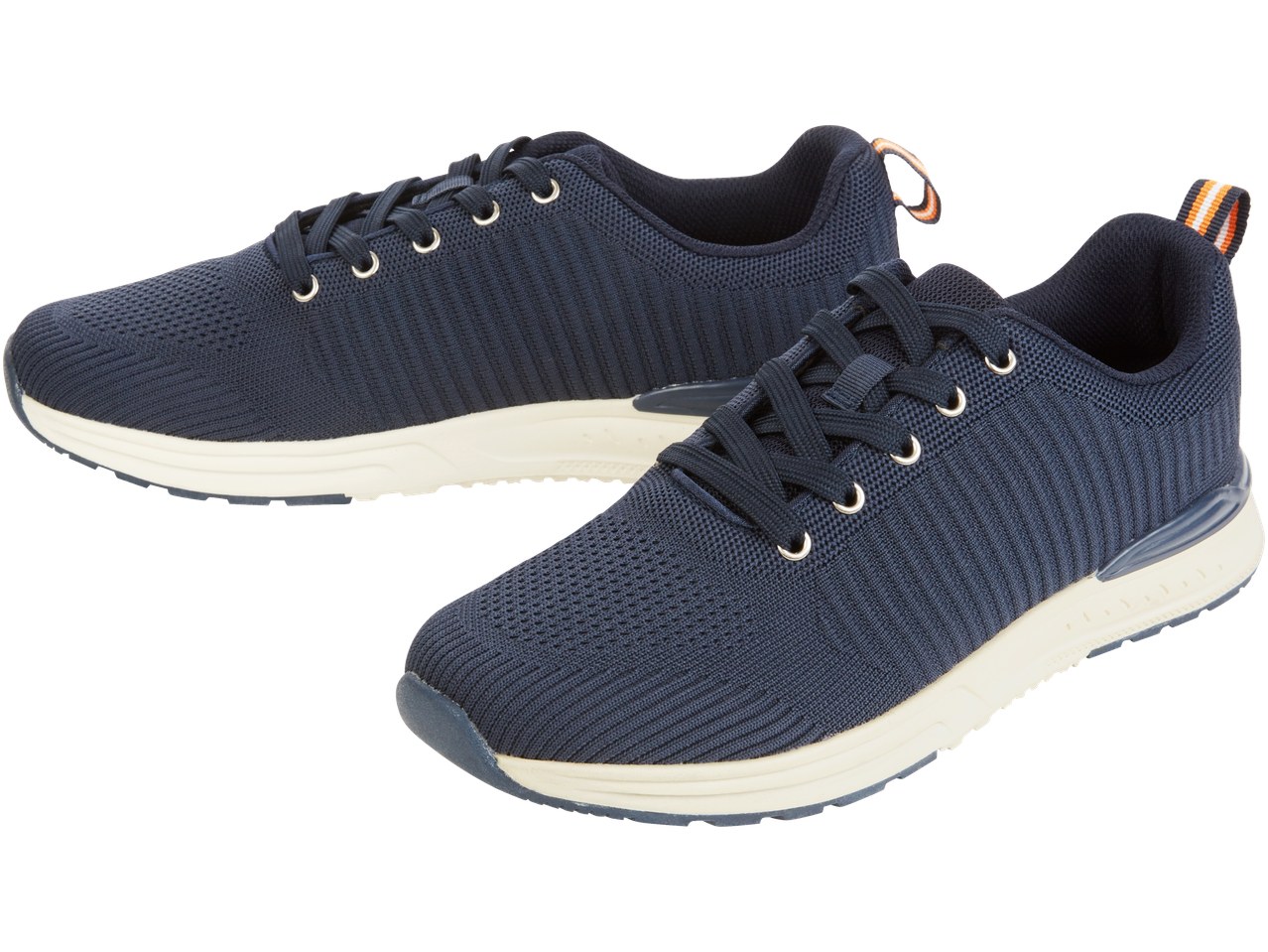 Mörkblå stickade sneakers med ljus sula.