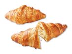 To croissanter, den ene halveret.