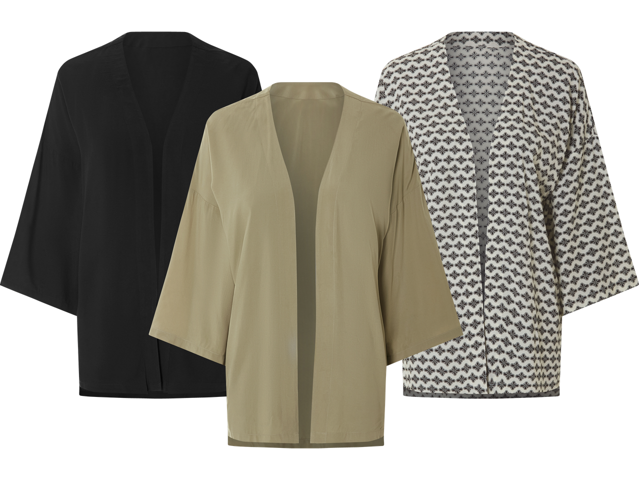 Tre kimono-inspirerade koftor i svart, beige och grått mönster.