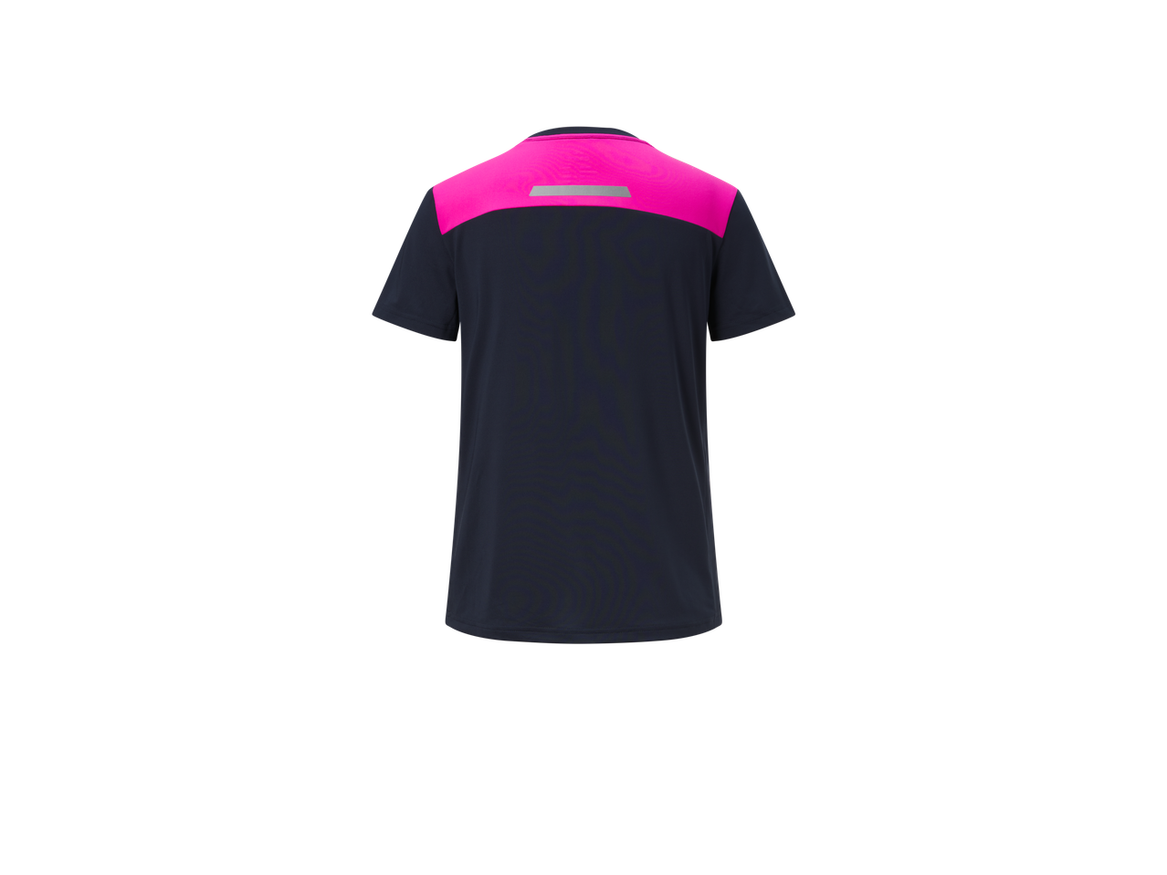 En mörkblå t-shirt med rosa detaljer.