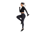 Mulher em leggings e top desportivo CRIVIT, a exercitar-se com halteres.