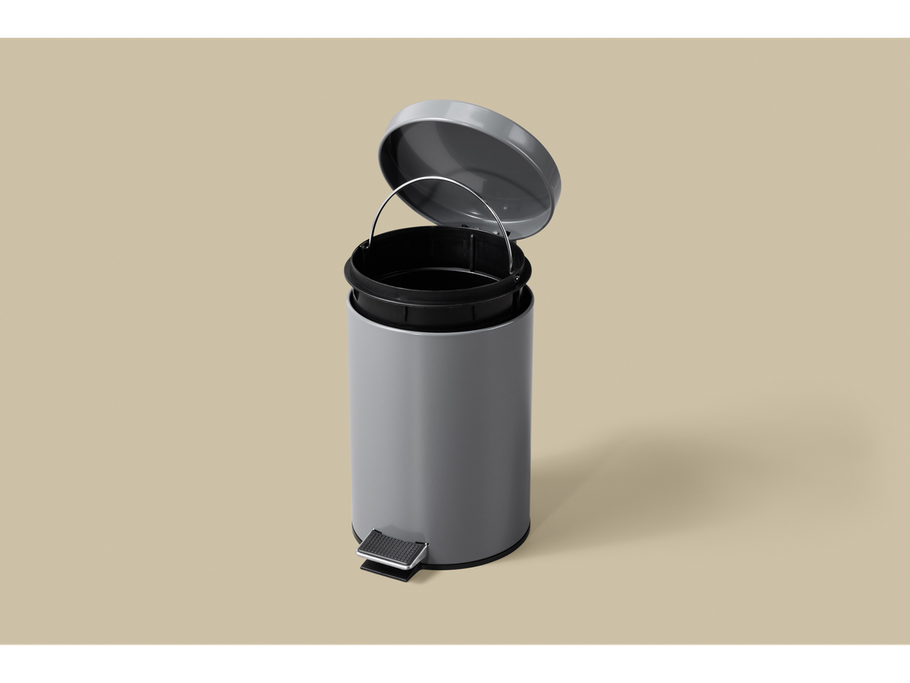 Livarno Pedalhink: Coș de gunoi gri cu pedală și capac deschis, arătând găleata interioară neagră.
