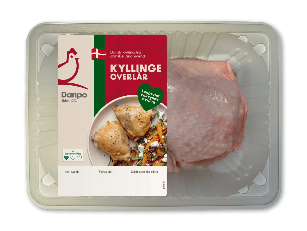Pakke med kyllingeoverlår med etiket, der viser tilberedte kyllingeoverlår og tekst om langsomt voksende kylling.