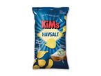 En pose med bølgede chips med havsalt, der fremhæver, at de er lavet i Søndersø.