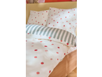 Set posteljine od mikrosatena sa dezenom jagoda i pruga