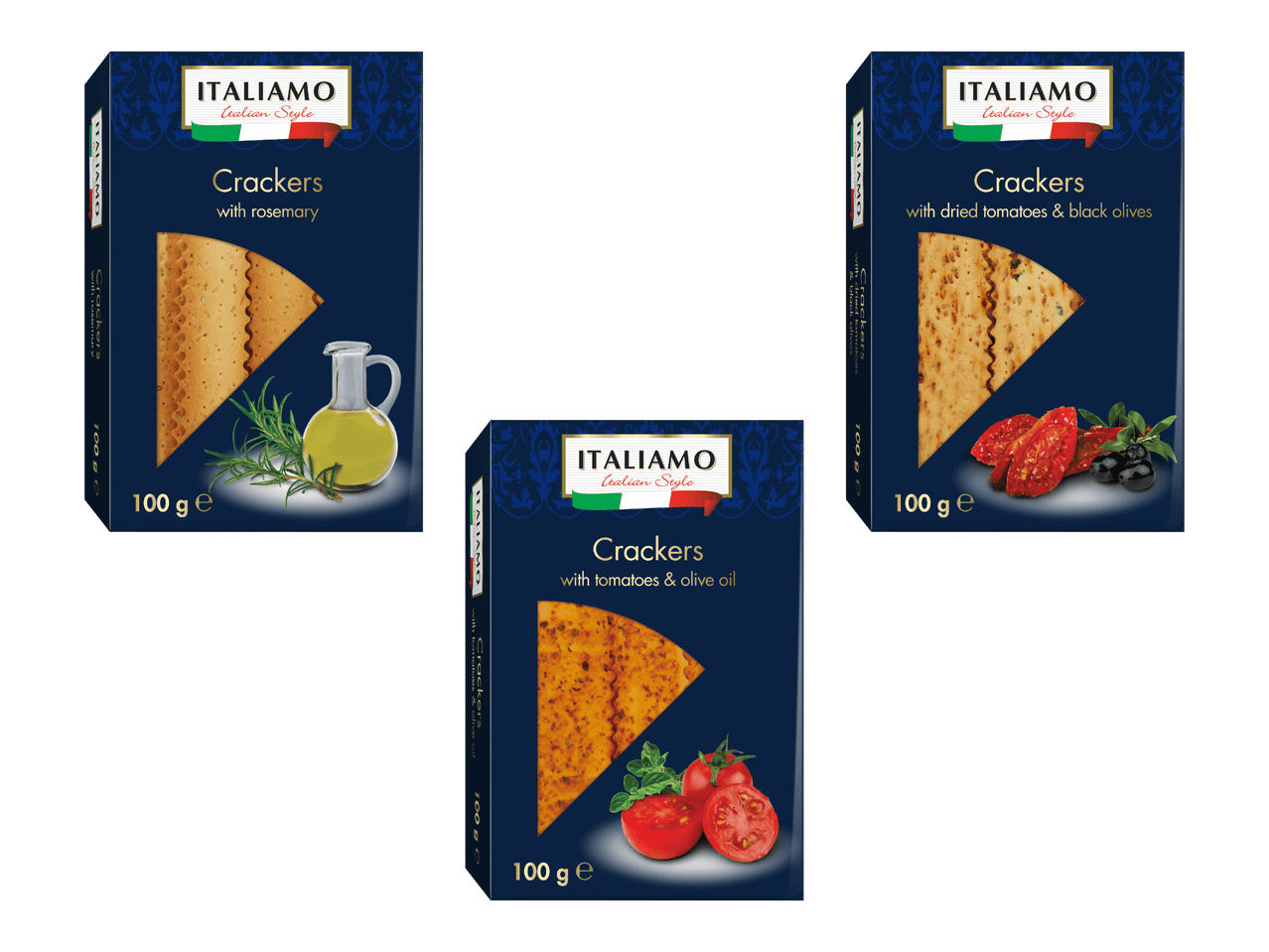 Kolme pakkausta Italiamo-keksejä, joissa on rosmariinia, kuivattuja tomaatteja ja mustia oliiveja sekä tomaatteja ja oliiviöljyä.