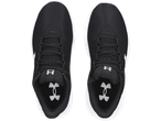 Ένα ζευγάρι μαύρα αθλητικά παπούτσια Under Armour με λευκές σόλες.