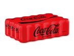 En pakke med 24 røde sodavandsdåser med teksten 'ZERO SUGAR' og 'NO CALORIES'.