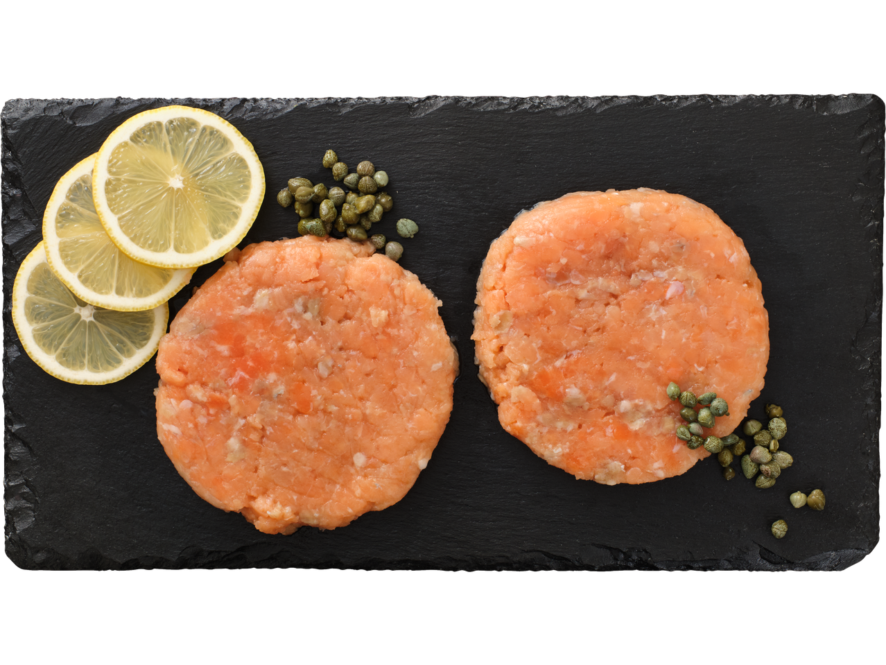 Kaks forellifilee kotletti sidruniviilude ja kapparitega kiltkiviplaadil.