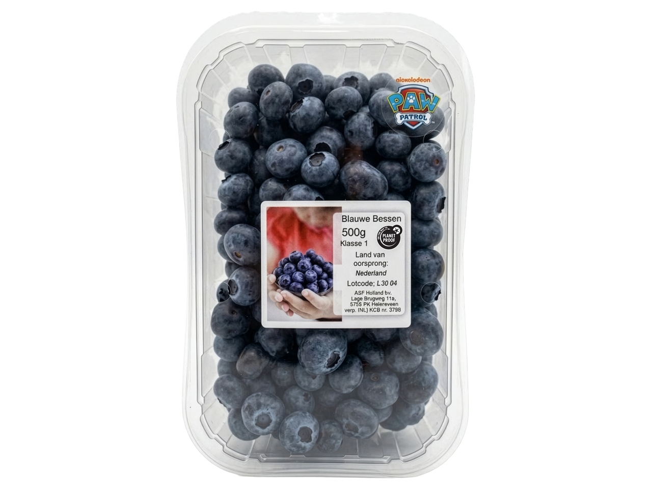 Een doorzichtige plastic bak met 500g blauwe bessen, met een etiket en een Paw Patrol-sticker.