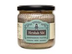 Glas med marinerede sild, med en etiket der viser et fyrtårn og teksten 'Hirtshals Sild'.