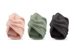Tri frotirne turban-ručnika za kosu u pastelno roza, maslinasto zelenoj i tamno sivoj boji.