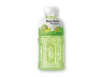 En flaske Mogu Mogu melon-drik med nata de coco.