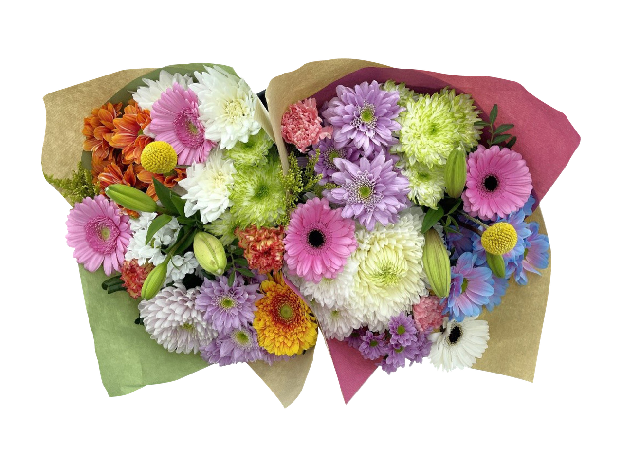 Zwei bunte Blumensträuße, in Kraftpapier verpackt, von oben gesehen.