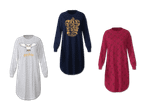 Drei Harry Potter Nachthemden: Grau mit Hedwig, Dunkelblau mit Gryffindor-Wappen, Rot mit Hogwarts-Logo.