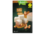 Опушено тофу на кубчета и соеви зърна, с надпис „Tofu Smoked“ и „Vegan“.