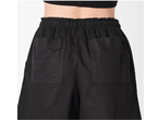 Pantaloni scurți negri ESMARA pentru femei, cu talie elastică și buzunare la spate.