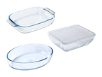 Drei Pyrex-Glasbackformen, darunter eine Auflaufform, eine ovale Form und eine rechteckige Form mit Deckel.