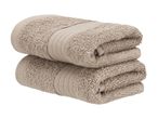 To beige håndklæder stablet oven på hinanden.