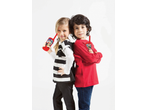 Copii cu walkie-talkie-uri licențiate LEXIBOOK, unul în cămașă în dungi și celălalt în cămașă roșie.