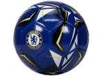 Blauwe voetbal met Chelsea Football Club-logo en zwart-wit-gele patronen.
