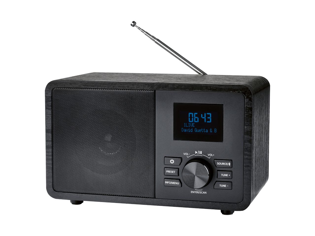 En sort digital radio med en udtrækkelig antenne og et display, der viser klokkeslæt og sanginformation.
