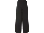 Pantaloni negri, cu picior larg și talie elastică.