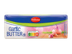 Опаковка чесново масло с надпис „Garlic Butter“ и Nutri-Score E.