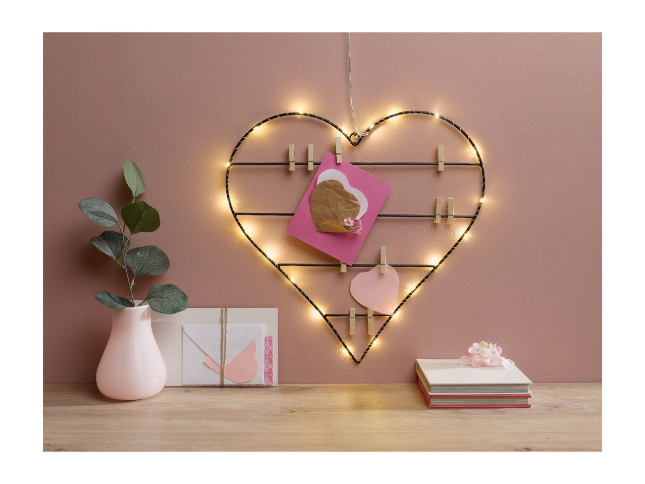 Go to full screen view: Livarno Home LED Photo Holder - Heart - Image 3