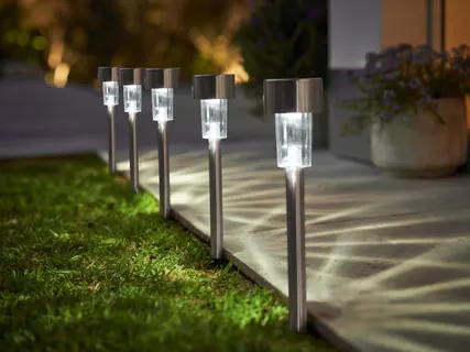 Napelemes LED-lámpa