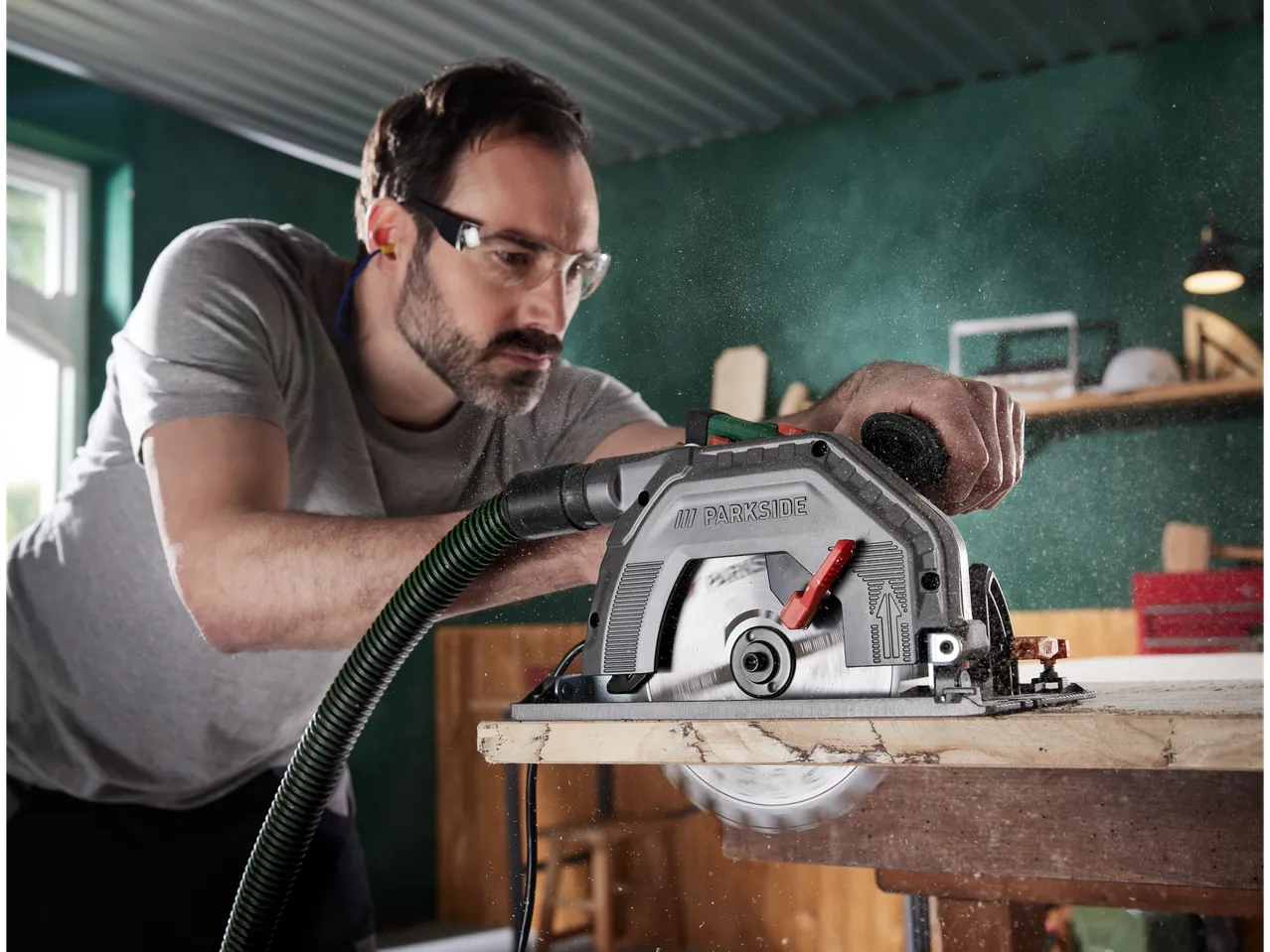 Go to full screen view: 1350W Circular Saw - Image 15