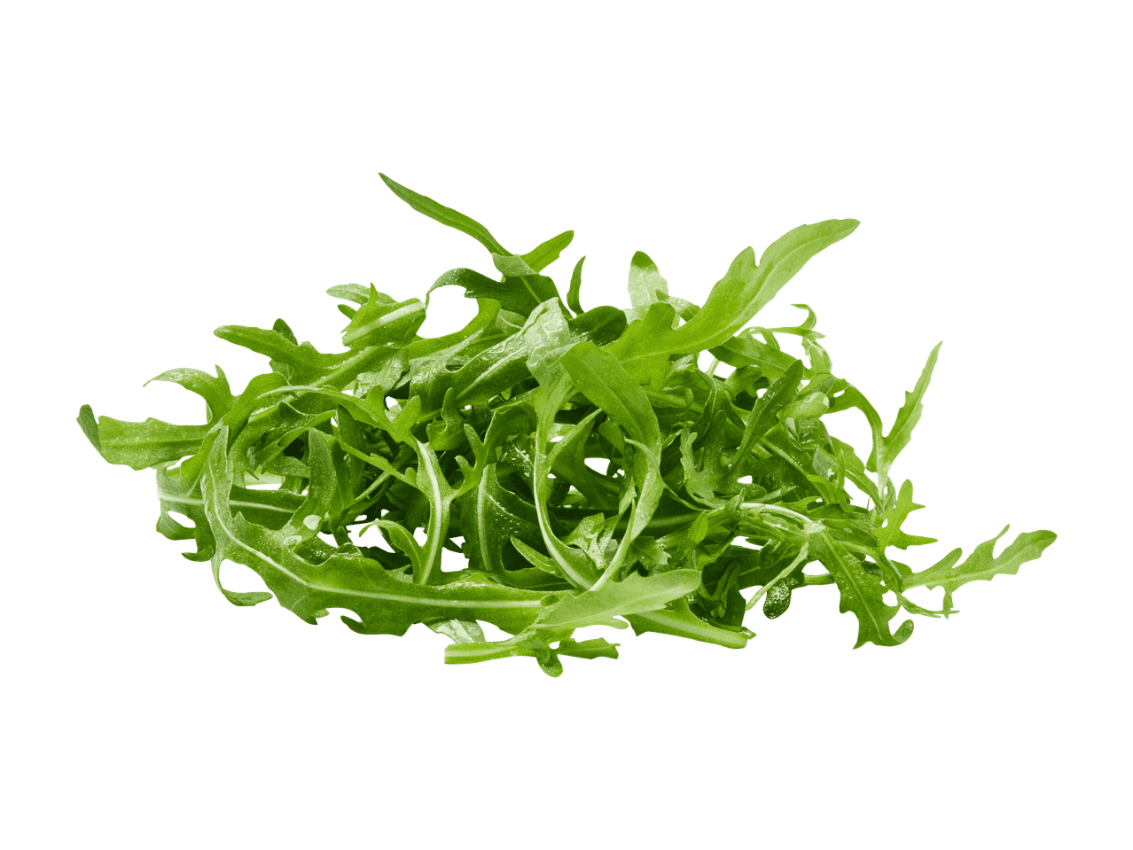 Un tas de feuilles de roquette fraîches sur fond noir.